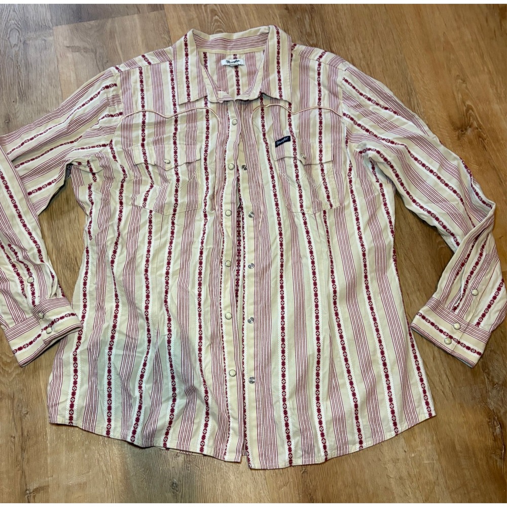 WOMEN'S WRANGLER RETRO® STRIPE WESTERN SNAP SHIRT IN‎ PINK